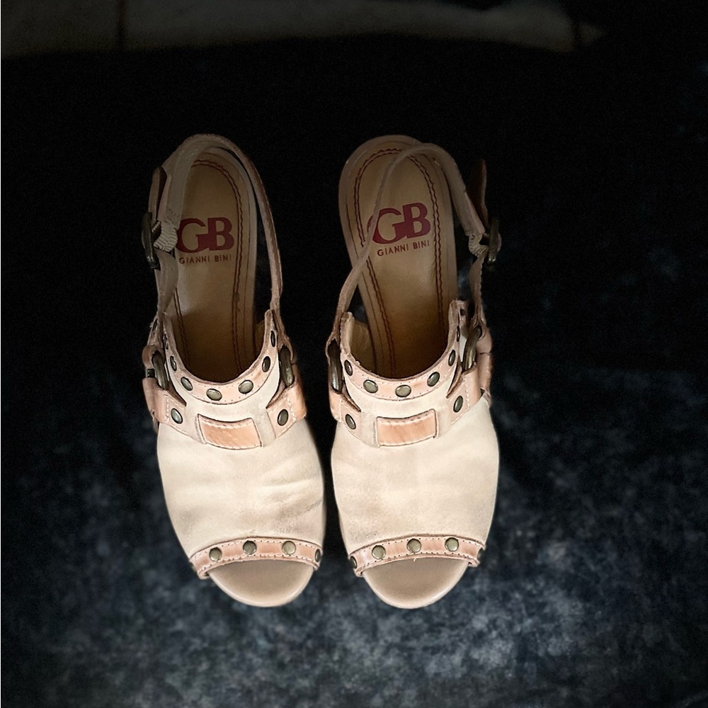 Gianni Bini~ Style You-Rock274 ~Size 7. ~ Like New. Shoe box comes with it.